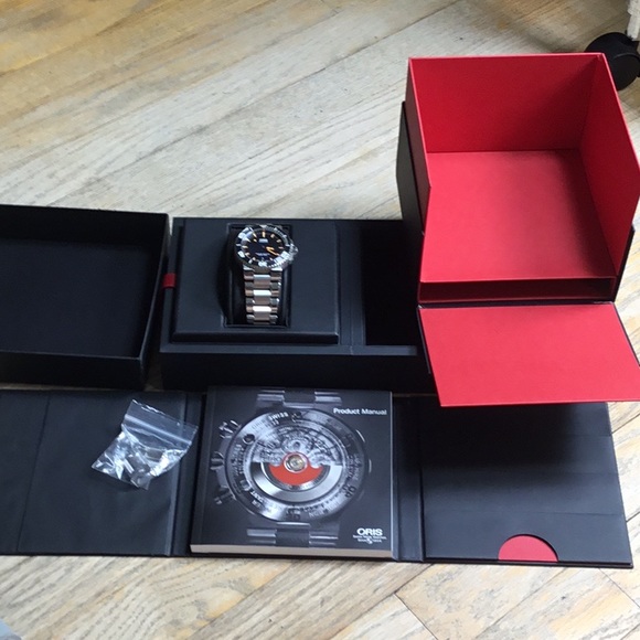 Oris Aquis Men’s Automatic Diver Watch 43mm Black Dial with Steel Bracelet - Picture 3 of 14